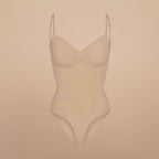 NovaShape Comfort Contour Bodysuit in beige, vrijstaand productbeeld met geïntegreerde slip en gladde afwerking.