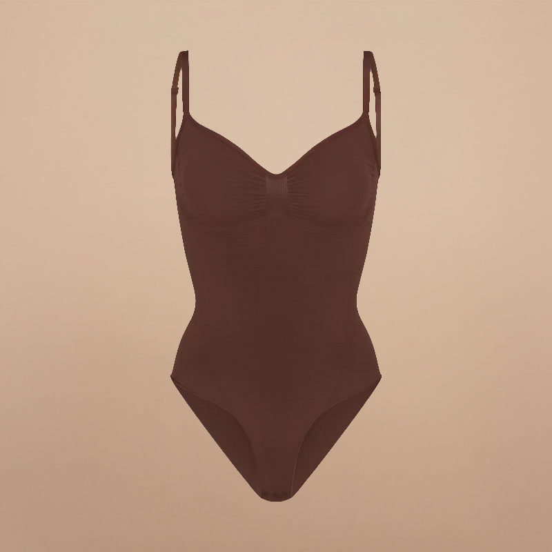 NovaShape Comfort Contour Bodysuit in bruin, vrijstaand productbeeld met gladde afwerking en geïntegreerde slip.