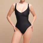 NovaShape Smooth Contour Bodysuit String in zwart met silky finish, vooraanzicht met gladde afwerking en slank silhouet.