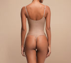 NovaShape Smooth Contour Bodysuit String in nude met zijdezachte afwerking, achteraanzicht met stringdetail.