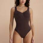 NovaShape Tank Sculpting Bodysuit String bruin, volledig lichaamszicht met gladde shaping en subtiele taillecontour.
