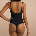 Achteraanzicht sculpting bodysuit string zwart – corrigerende shapewear met gladde afwerking