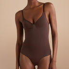 Vooraanzicht corrigerende sculpting bodysuit string bruin – shapewear buik en taille